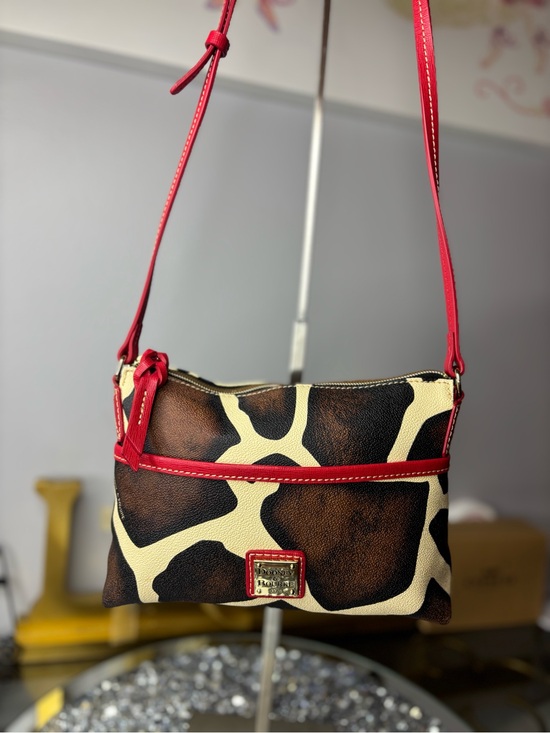 Dooney & Bourke Handbags - Dooney & Bourke Giraffe Print Crossbody EUC